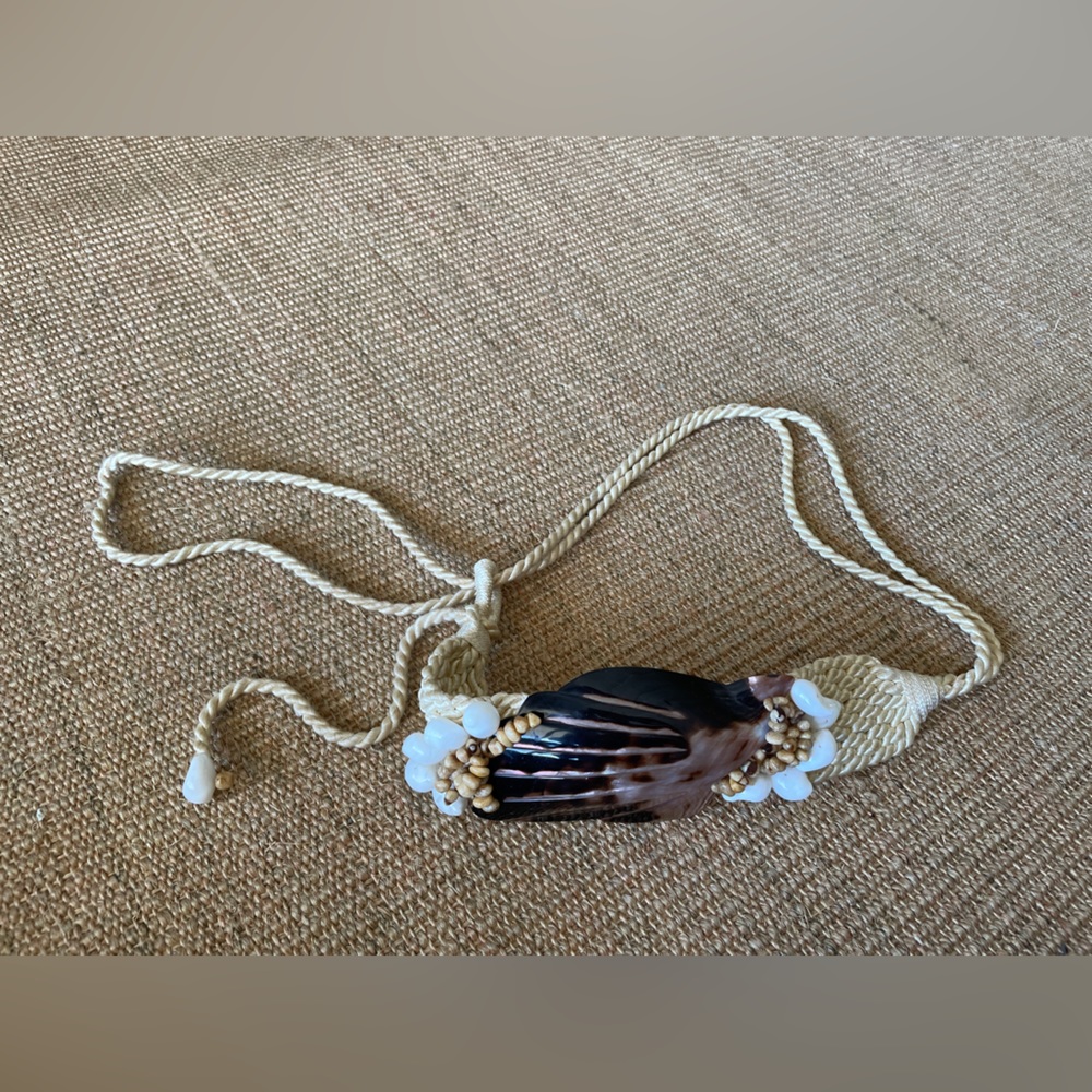 Shell and rope loop belt. Gorgeous statement piece!